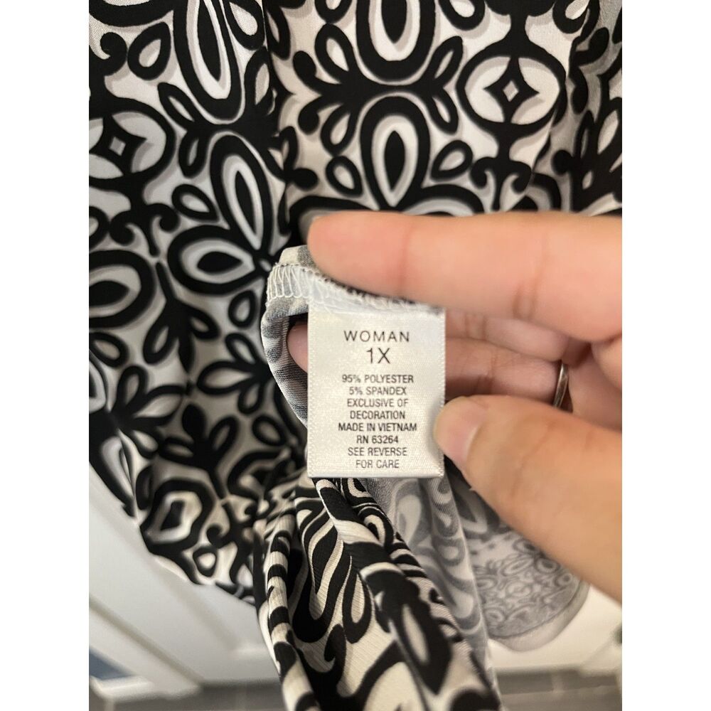 Roz & Ali Geometric Print Blouse Size 1X - Picture 5 of 5